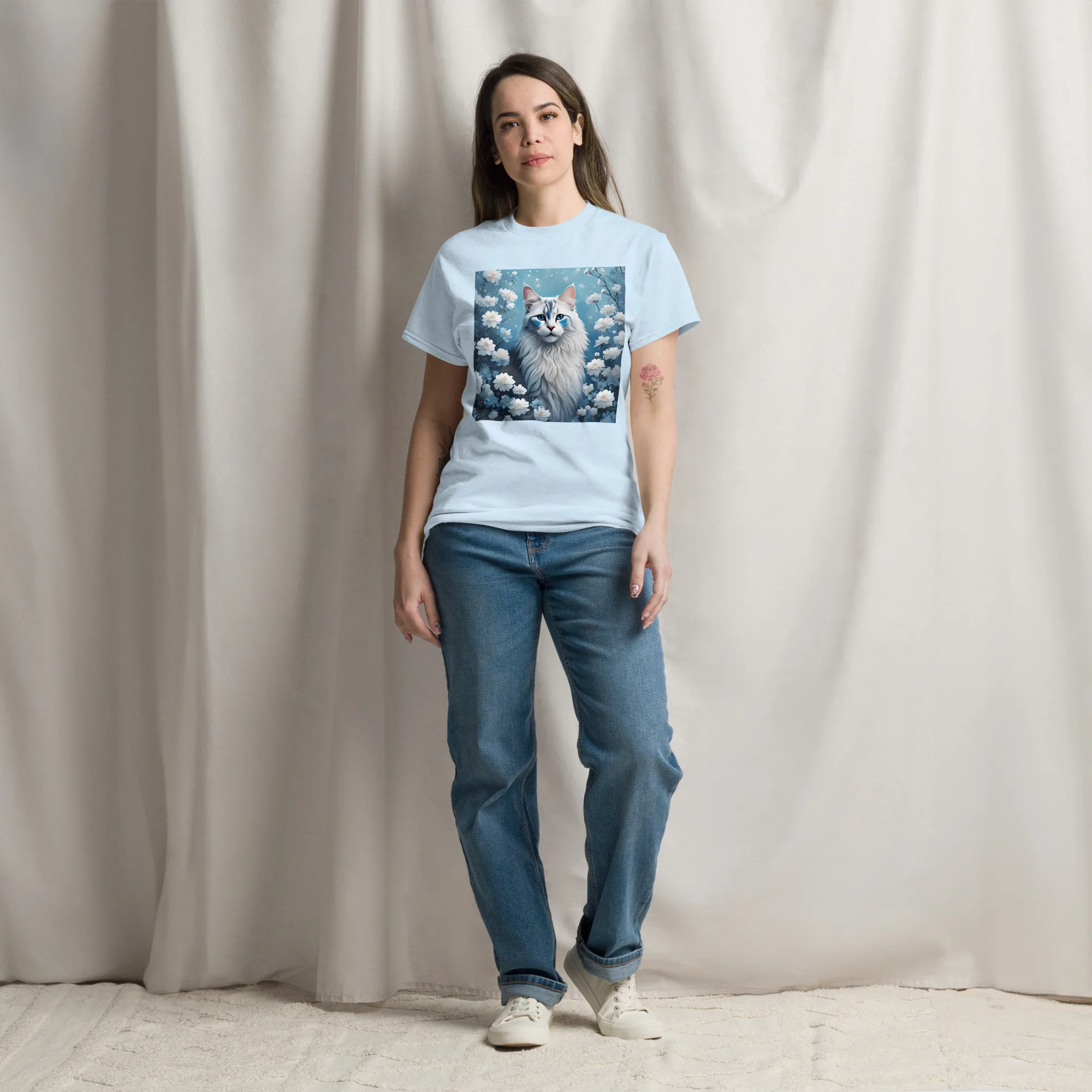 T-Shirt "Weiße Katze mit Blumen"