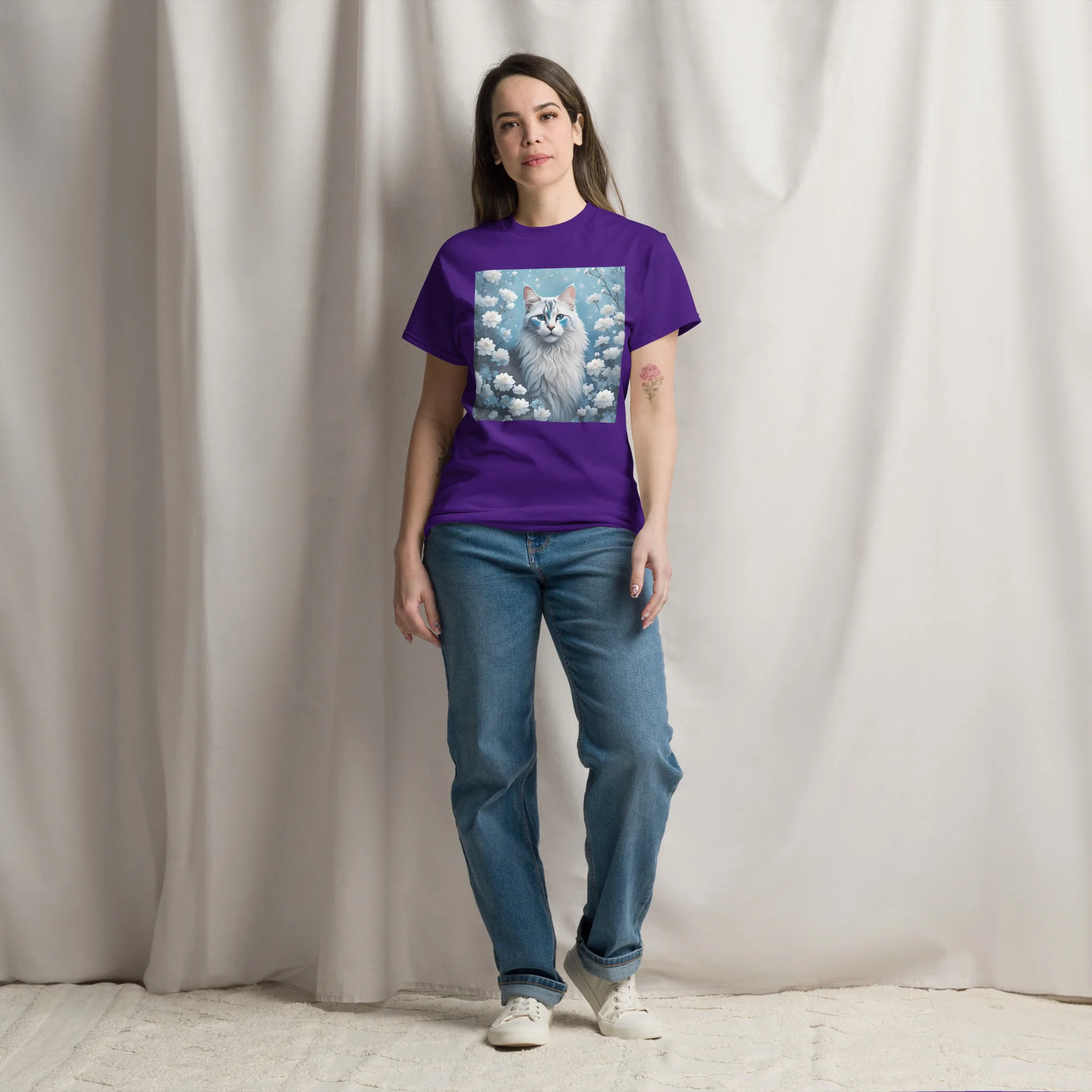 T-Shirt "Weiße Katze mit Blumen" 3 T-Shirt "Weiße Katze mit Blumen" – Bild 3